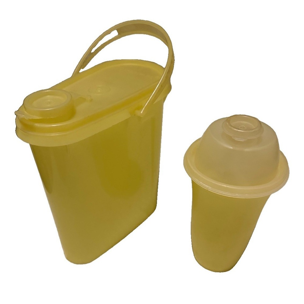 Tupperware Yellow 2 Qt Beverage Container & Quick Shake With Blender
